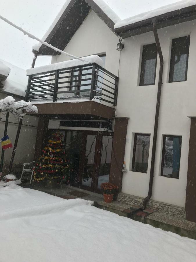 Upstairs Residence Târgu Jiu 외부 사진